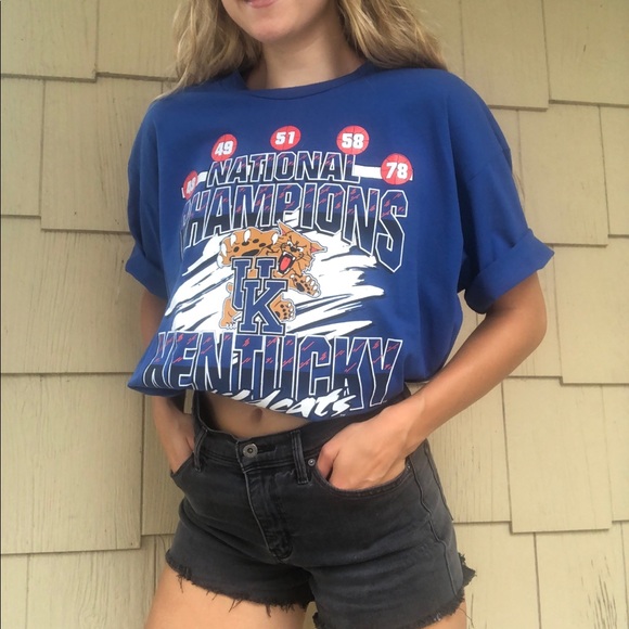 SOLD  University of Kentucky Basketball T-shirt - Picture 2 of 4